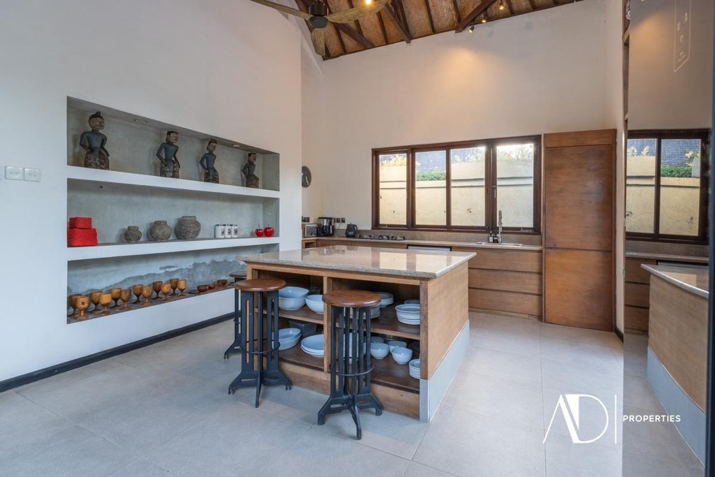 YEARLY RENTAL | 5-BEDROOM VILLA IN THE HEART OF SEMINYAK