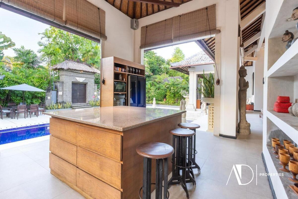 YEARLY RENTAL | 5-BEDROOM VILLA IN THE HEART OF SEMINYAK