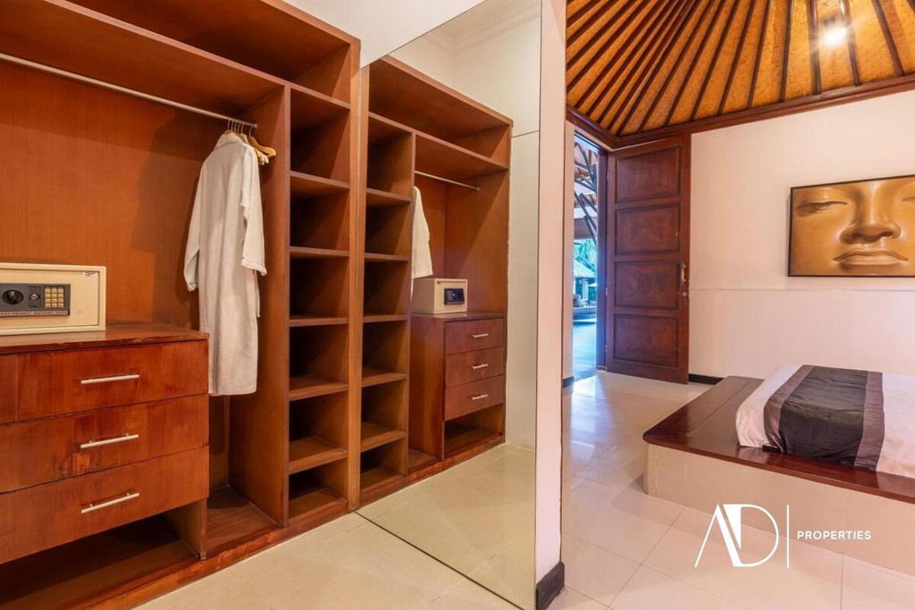 YEARLY RENTAL | 5-BEDROOM VILLA IN THE HEART OF SEMINYAK