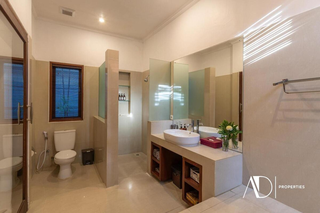 YEARLY RENTAL | 5-BEDROOM VILLA IN THE HEART OF SEMINYAK