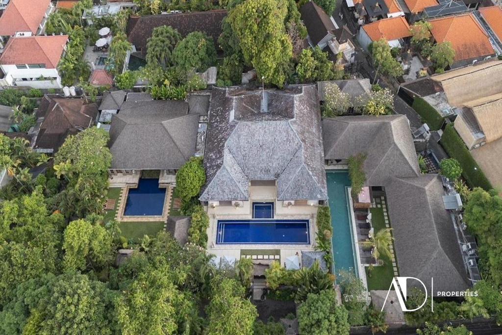 YEARLY RENTAL | 5-BEDROOM VILLA IN THE HEART OF SEMINYAK