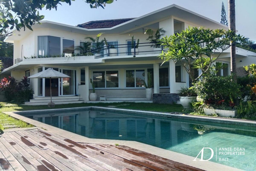 YEARLY RENTAL | NEWLY RENOVATED 4 BEDROOM VILLA IN PRIME PERERENAN