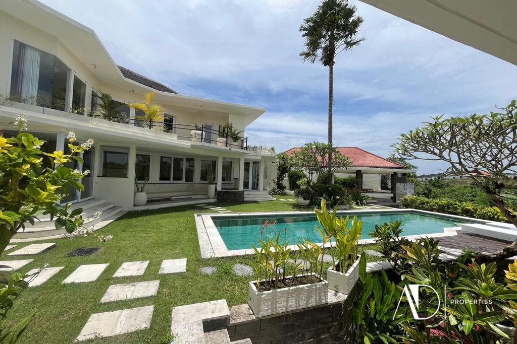 YEARLY RENTAL | NEWLY RENOVATED 4 BEDROOM VILLA IN PRIME PERERENAN