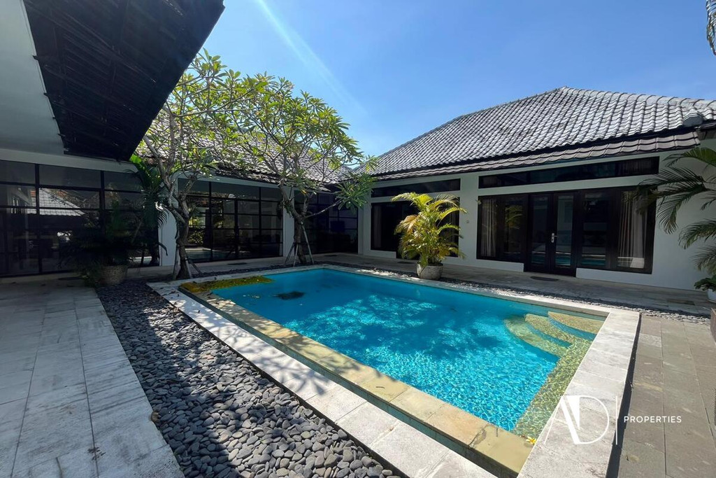 YEARLY / MONTHLY RENTAL | 3-BEDROOM VILLA IN PRIME SEMINYAK