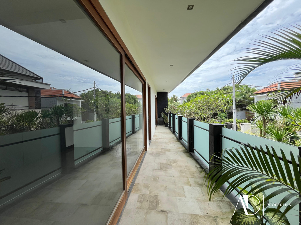 FREEHOLD | BALINESE DESIGN VILLA IN PRIME CANGGU
