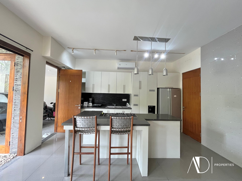 FREEHOLD | BALINESE DESIGN VILLA IN PRIME CANGGU