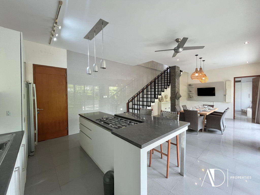 FREEHOLD | BALINESE DESIGN VILLA IN PRIME CANGGU