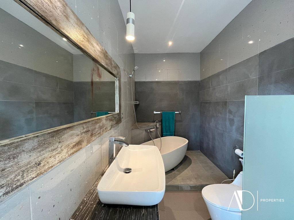 FREEHOLD | BALINESE DESIGN VILLA IN PRIME CANGGU