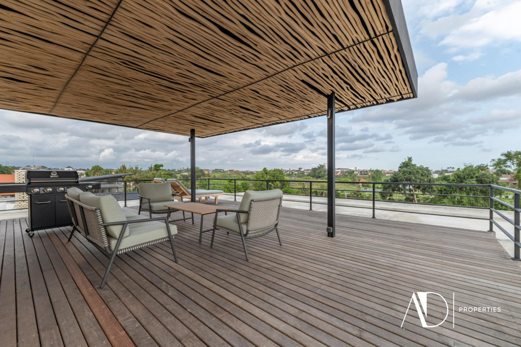 LEASEHOLD | MODERN VILLA WITH RICE FIELD VIEWS IN TUMBAK BAYUH