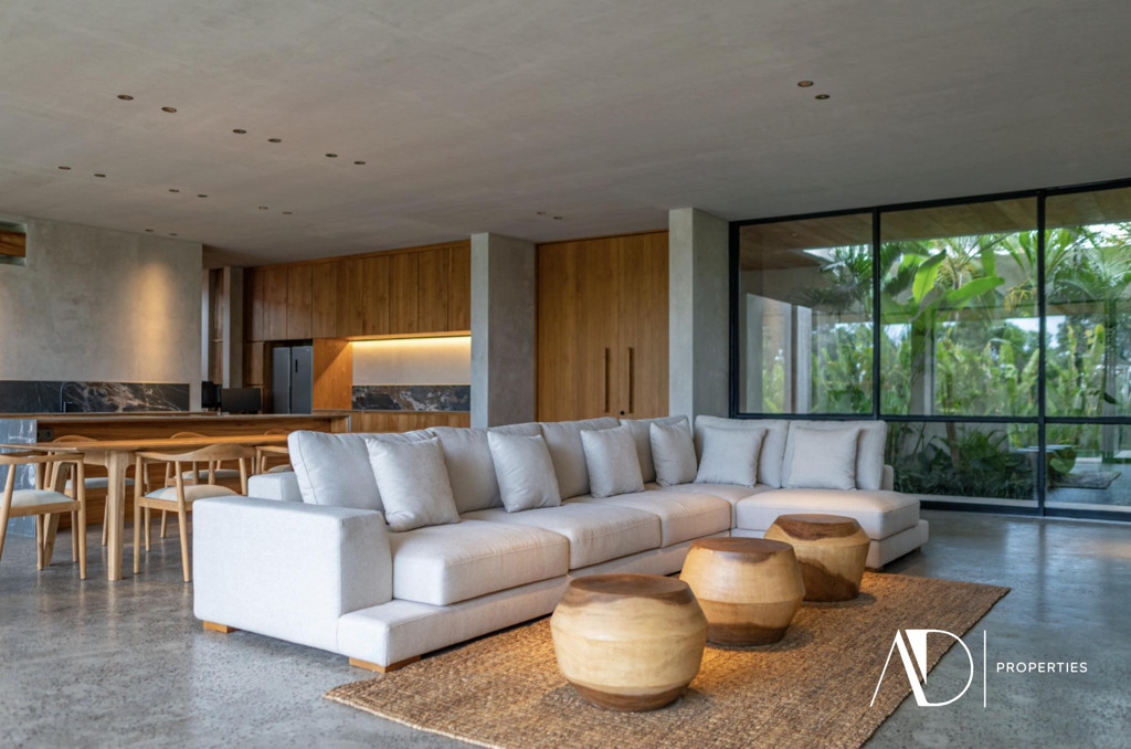 LEASEHOLD | MODERN VILLA WITH RICE FIELD VIEWS IN TUMBAK BAYUH