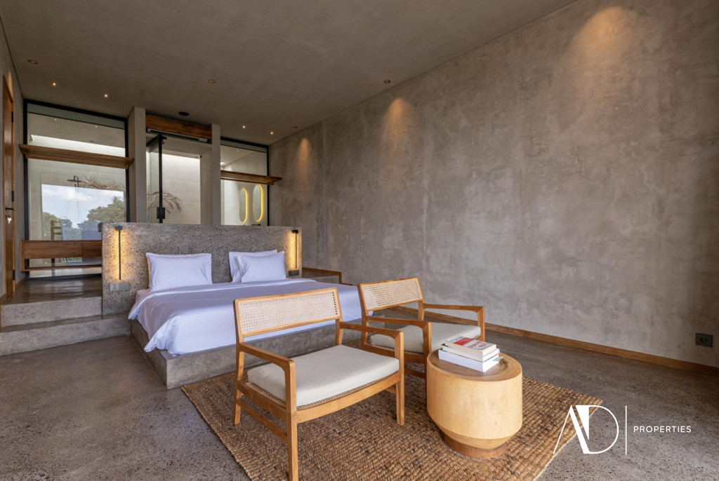 LEASEHOLD | MODERN VILLA WITH RICE FIELD VIEWS IN TUMBAK BAYUH