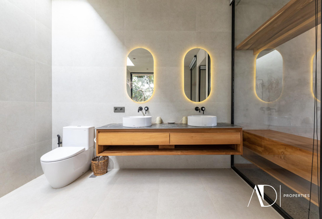 LEASEHOLD | MODERN VILLA WITH RICE FIELD VIEWS IN TUMBAK BAYUH