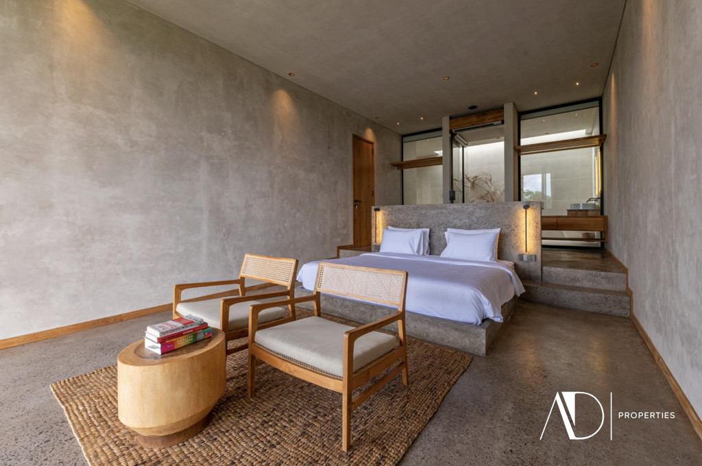 LEASEHOLD | MODERN VILLA WITH RICE FIELD VIEWS IN TUMBAK BAYUH