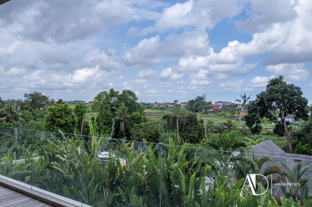 LEASEHOLD | MODERN VILLA WITH RICE FIELD VIEWS IN TUMBAK BAYUH
