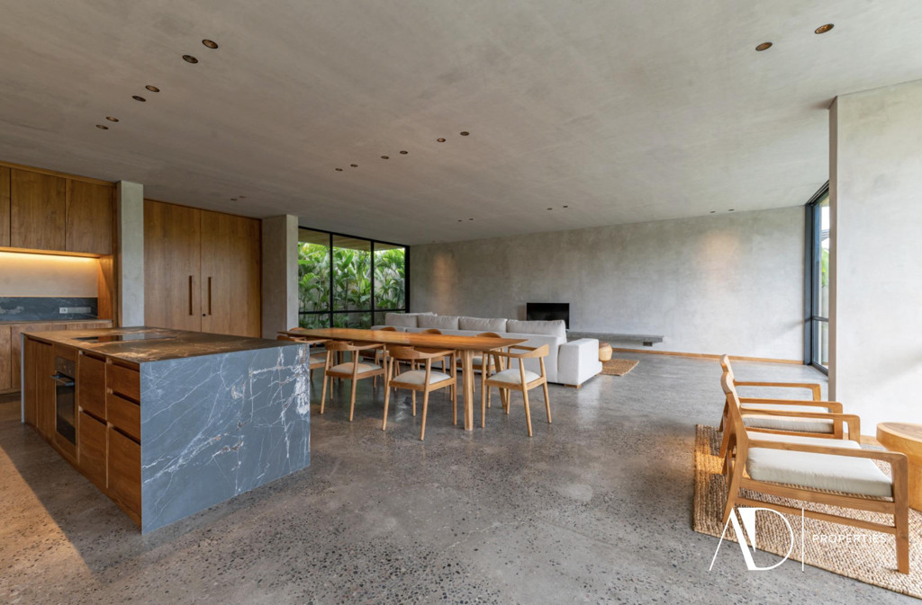 LEASEHOLD | MODERN VILLA WITH RICE FIELD VIEWS IN TUMBAK BAYUH