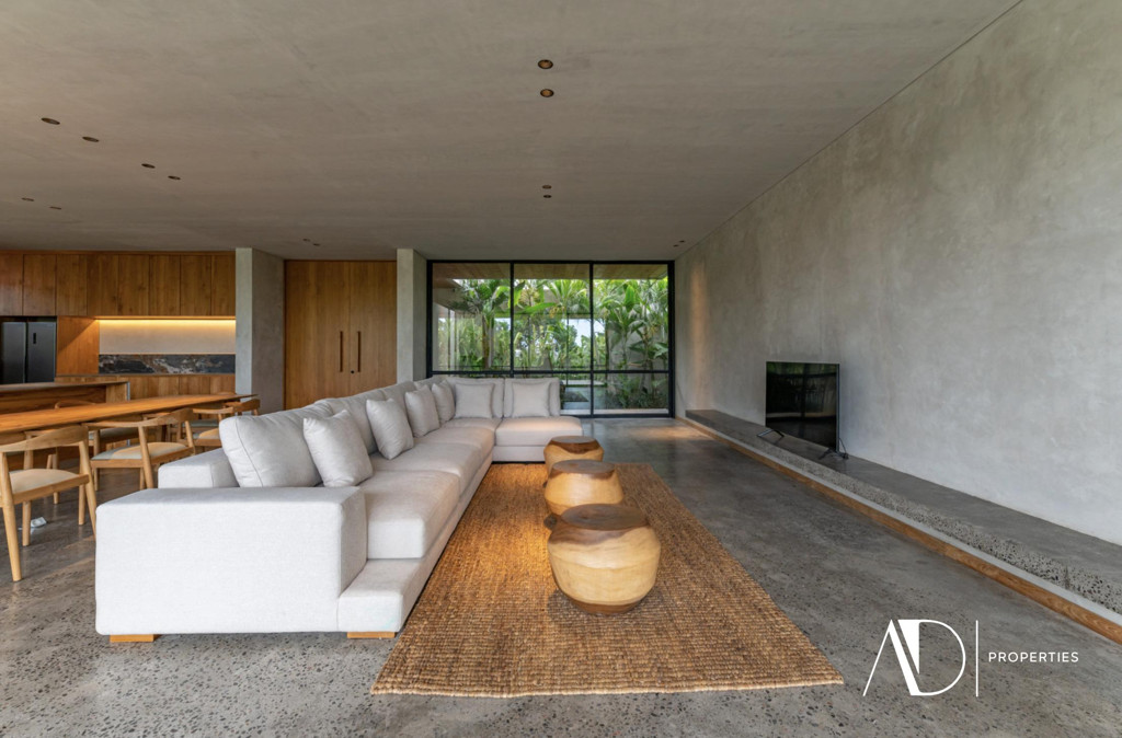 LEASEHOLD | MODERN VILLA WITH RICE FIELD VIEWS IN TUMBAK BAYUH