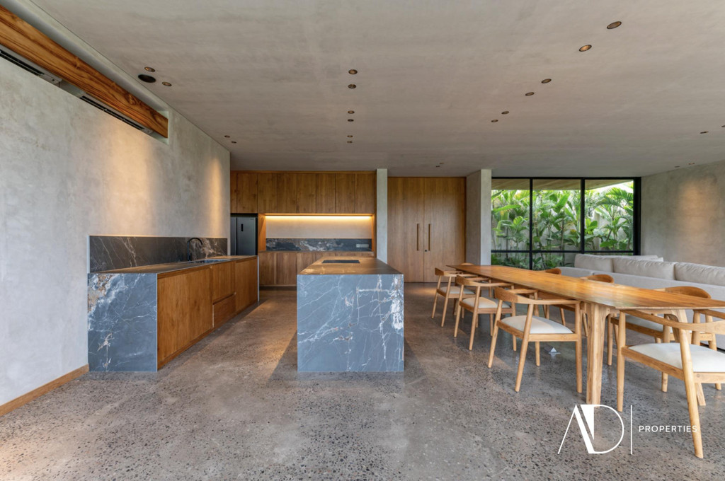 LEASEHOLD | MODERN VILLA WITH RICE FIELD VIEWS IN TUMBAK BAYUH