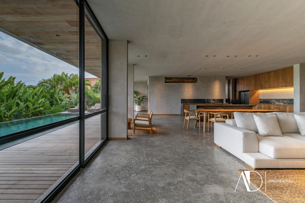 LEASEHOLD | MODERN VILLA WITH RICE FIELD VIEWS IN TUMBAK BAYUH