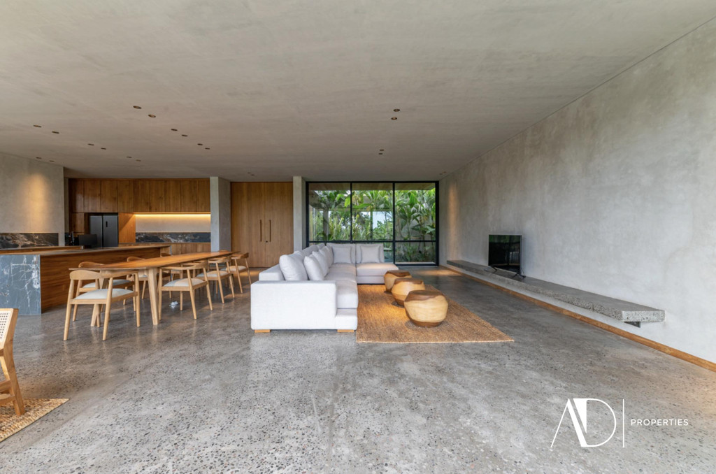 LEASEHOLD | MODERN VILLA WITH RICE FIELD VIEWS IN TUMBAK BAYUH