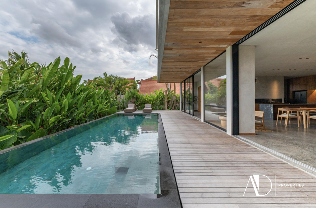 LEASEHOLD | MODERN VILLA WITH RICE FIELD VIEWS IN TUMBAK BAYUH