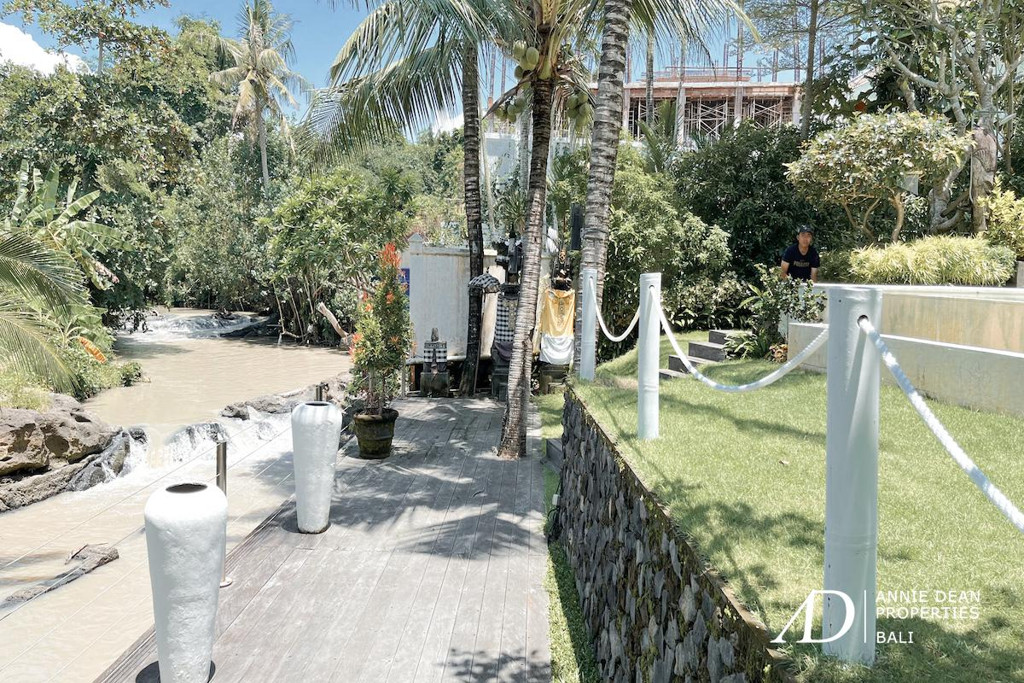 LEASEHOLD | MODERN 2-VILLA COMPLEX IN PERERENAN