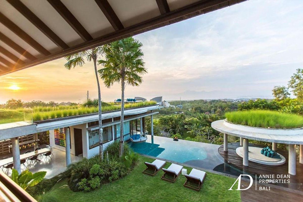 FREEHOLD | AMAZING DESIGNER VILLA WITH SPECTACULAR VIEWS