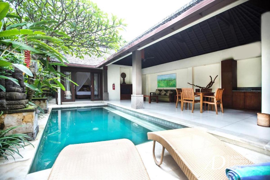 LEASEHOLD COMPLEX 16 BEDROOM VILLAS PLUS 19 SUITE APARTMENTS 