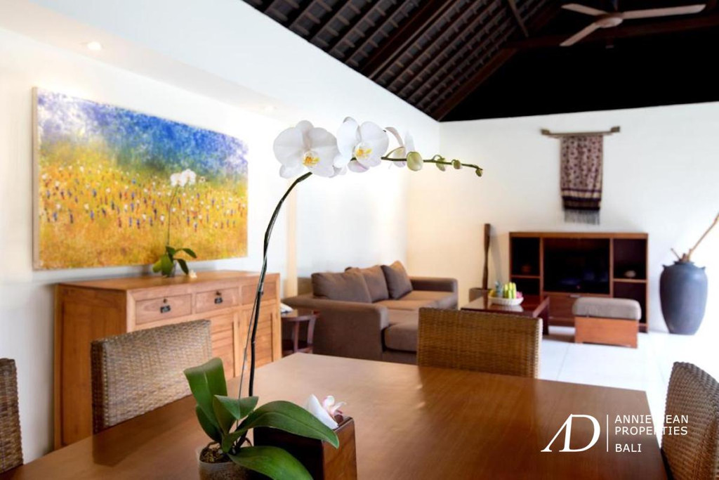 LEASEHOLD COMPLEX 16 BEDROOM VILLAS PLUS 19 SUITE APARTMENTS 