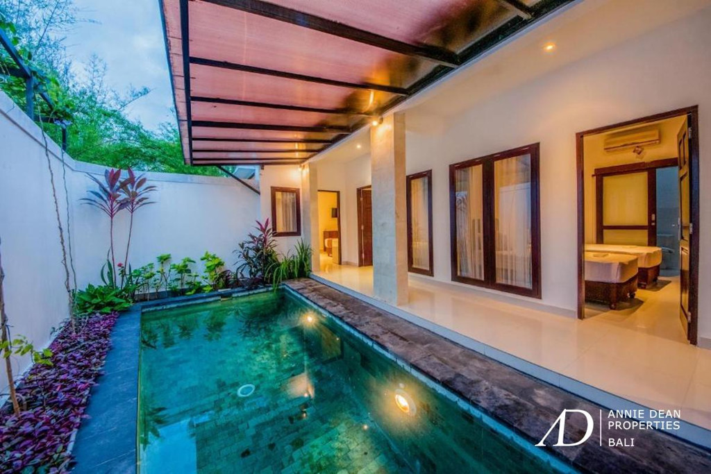 LEASEHOLD COMPLEX 16 BEDROOM VILLAS PLUS 19 SUITE APARTMENTS 