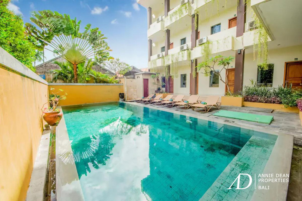 LEASEHOLD COMPLEX 16 BEDROOM VILLAS PLUS 19 SUITE APARTMENTS 