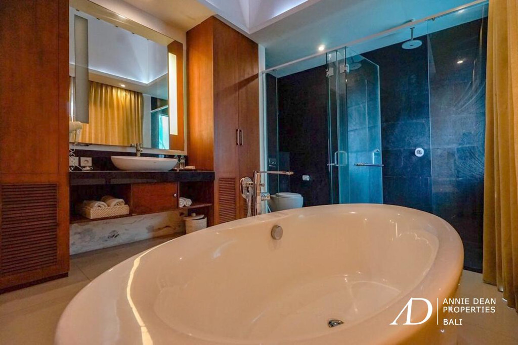 LEASEHOLD COMPLEX VILLA FOR SALE INDIVIDUAL OR  BUSINESS PACKAGE