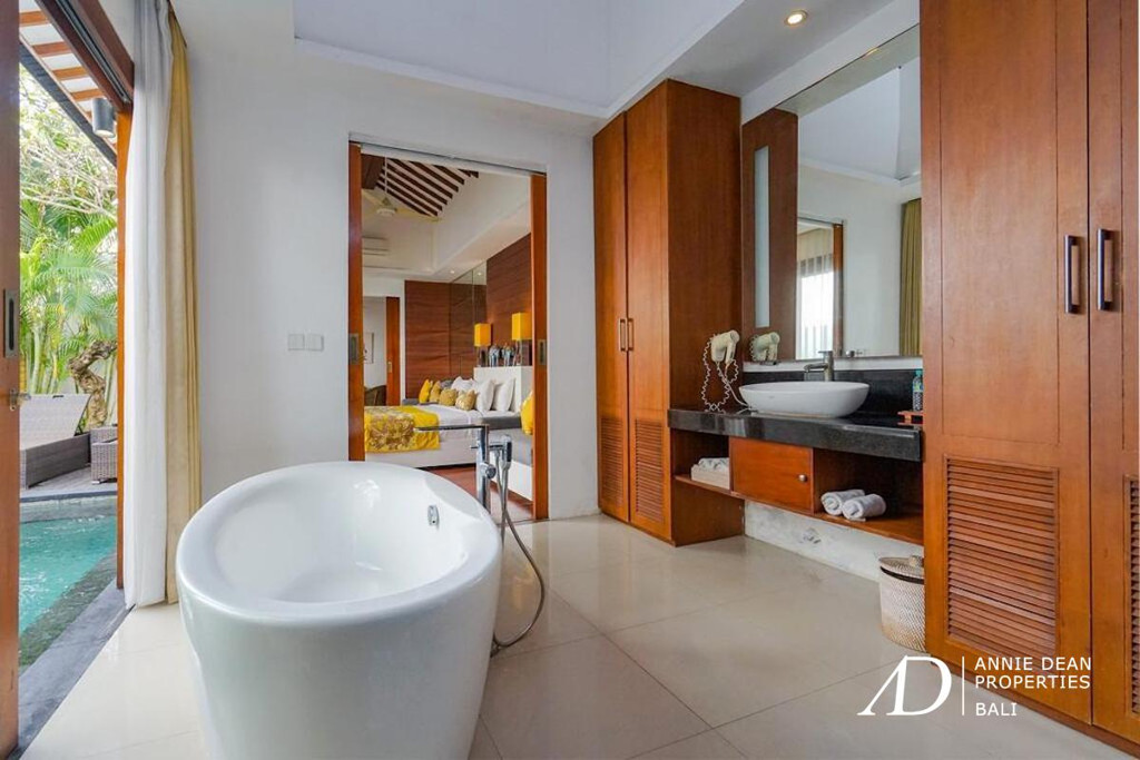 LEASEHOLD COMPLEX VILLA FOR SALE INDIVIDUAL OR  BUSINESS PACKAGE