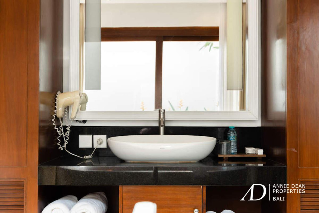 LEASEHOLD COMPLEX VILLA FOR SALE INDIVIDUAL OR  BUSINESS PACKAGE