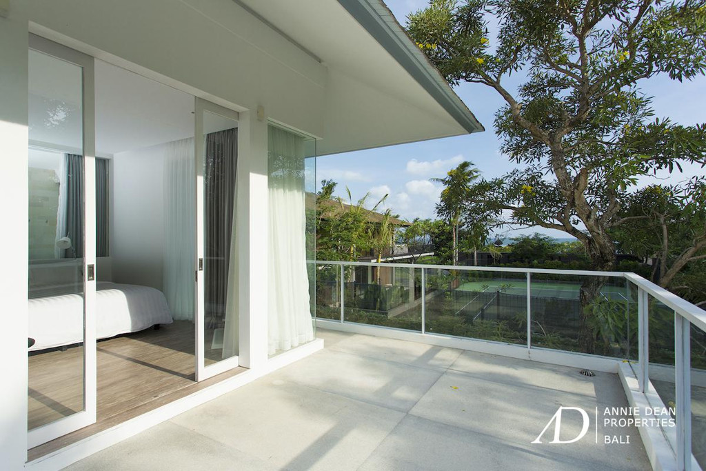  FREEHOLD TWO-IN-ONE VILLA | 100M TO THE BEACH | CANGGU