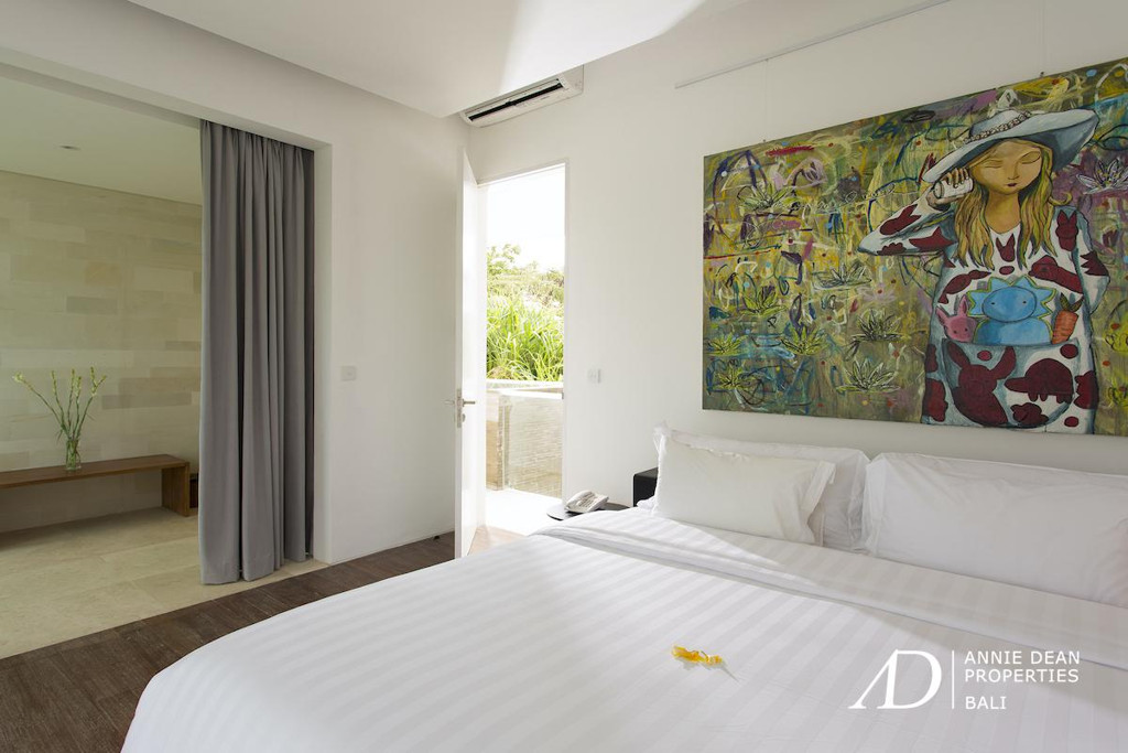  FREEHOLD TWO-IN-ONE VILLA | 100M TO THE BEACH | CANGGU