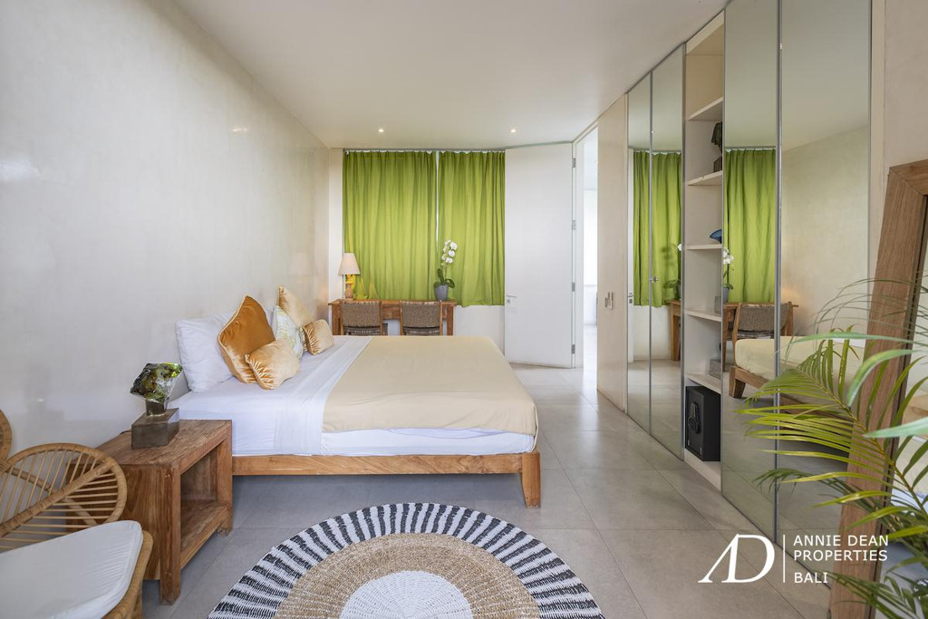  FREEHOLD TWO-IN-ONE VILLA | 100M TO THE BEACH | CANGGU