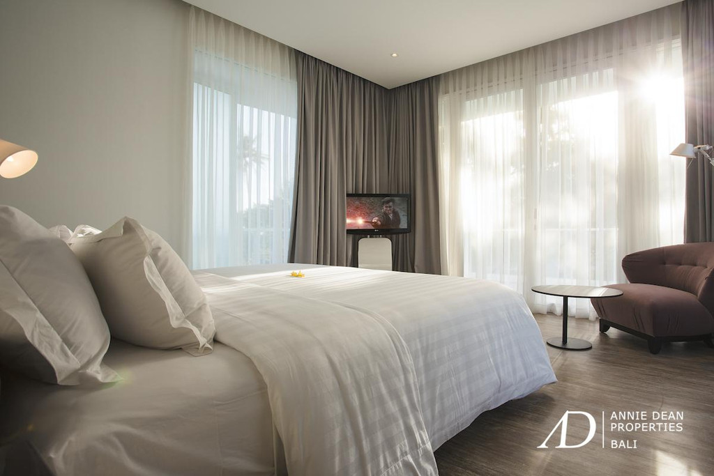  FREEHOLD TWO-IN-ONE VILLA | 100M TO THE BEACH | CANGGU