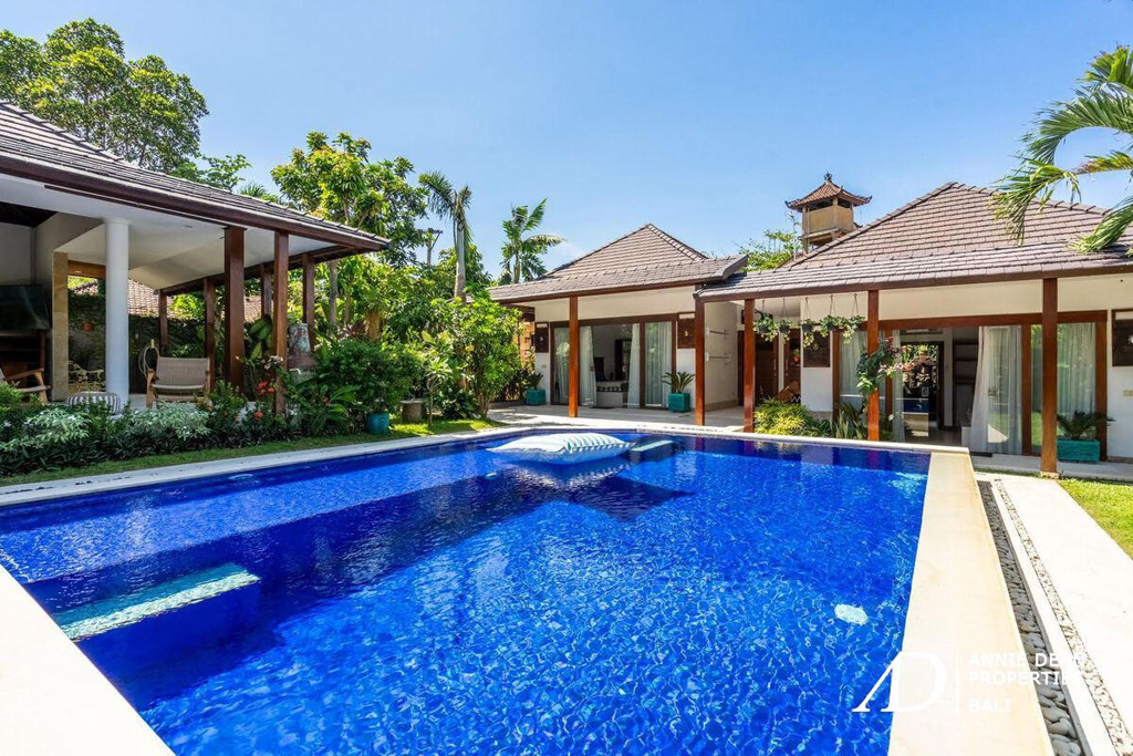 LEASEHOLD | TROPICAL MODERN BALINESE DESIGN VILLA IN KEROBOKAN