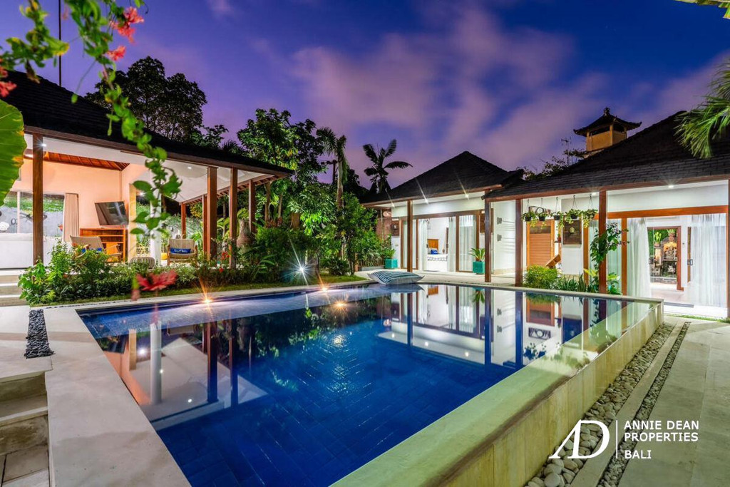 LEASEHOLD | TROPICAL MODERN BALINESE DESIGN VILLA IN KEROBOKAN