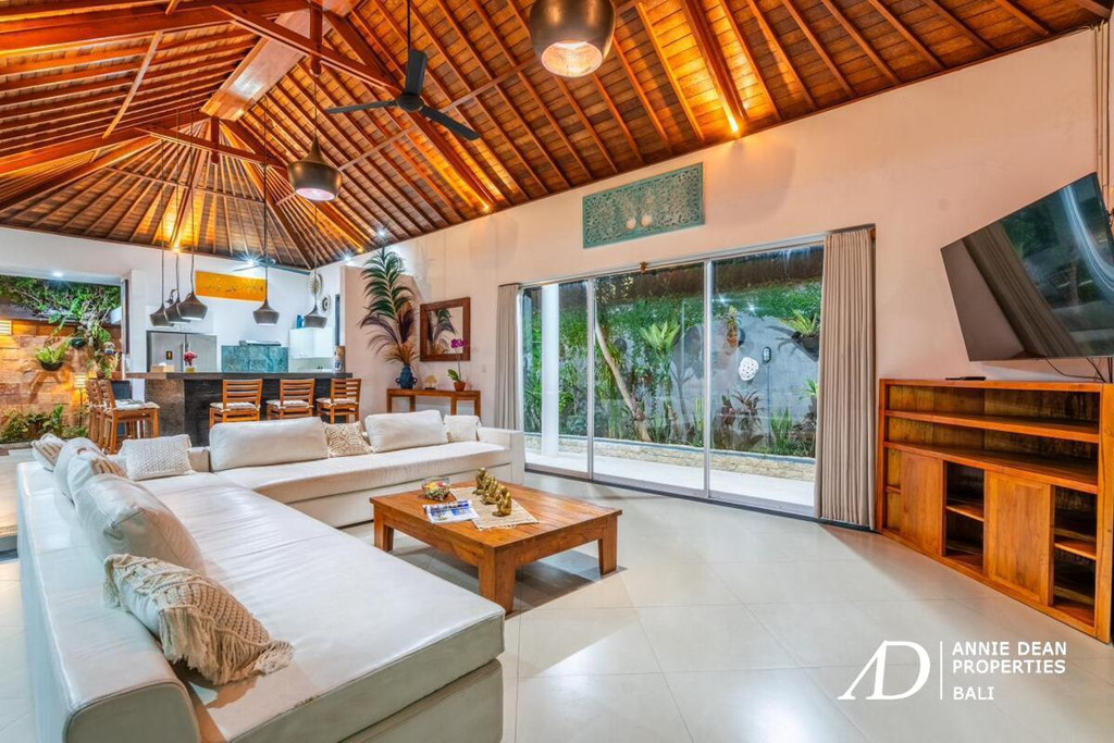 LEASEHOLD | TROPICAL MODERN BALINESE DESIGN VILLA IN KEROBOKAN