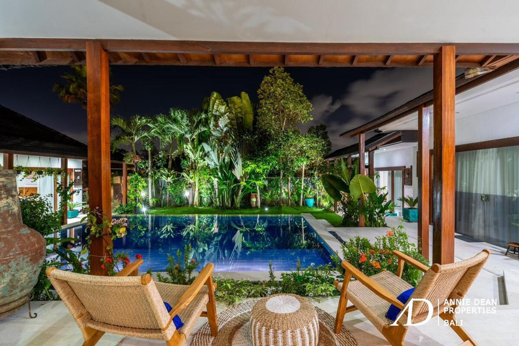LEASEHOLD | TROPICAL MODERN BALINESE DESIGN VILLA IN KEROBOKAN