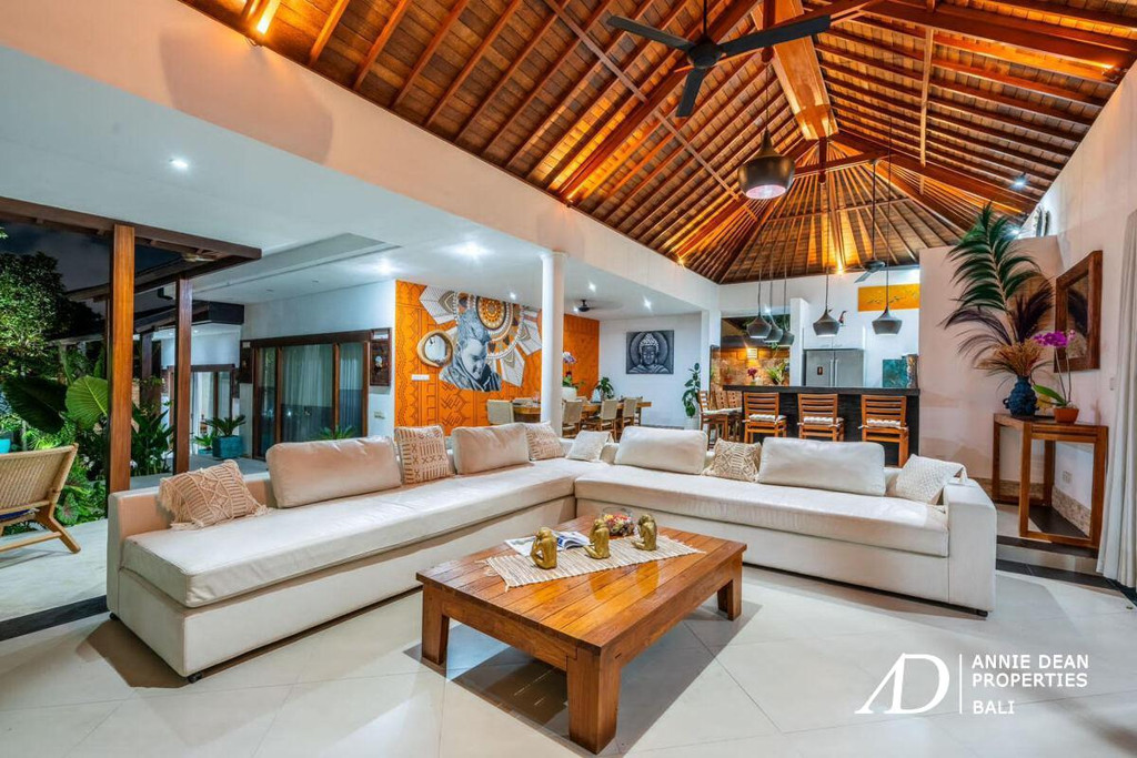 LEASEHOLD | TROPICAL MODERN BALINESE DESIGN VILLA IN KEROBOKAN