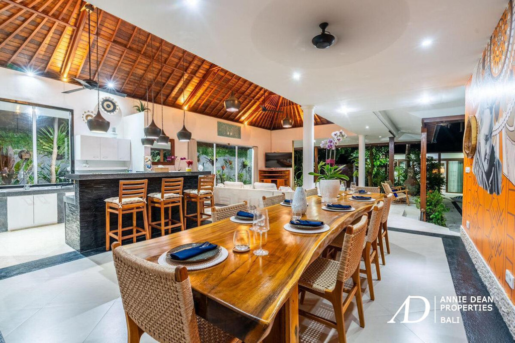 LEASEHOLD | TROPICAL MODERN BALINESE DESIGN VILLA IN KEROBOKAN
