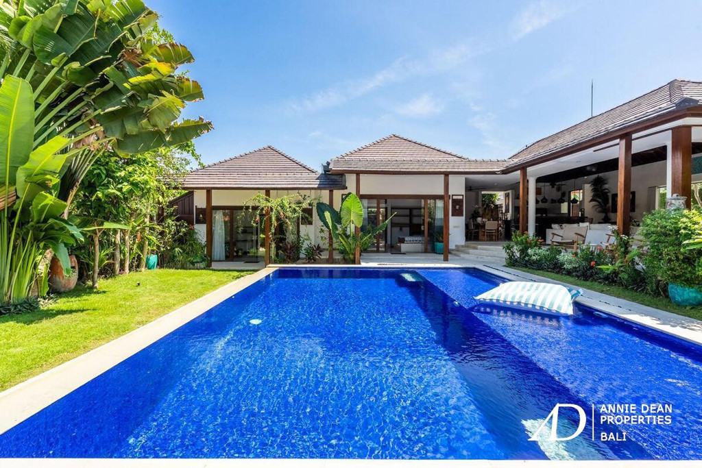 LEASEHOLD | TROPICAL MODERN BALINESE DESIGN VILLA IN KEROBOKAN