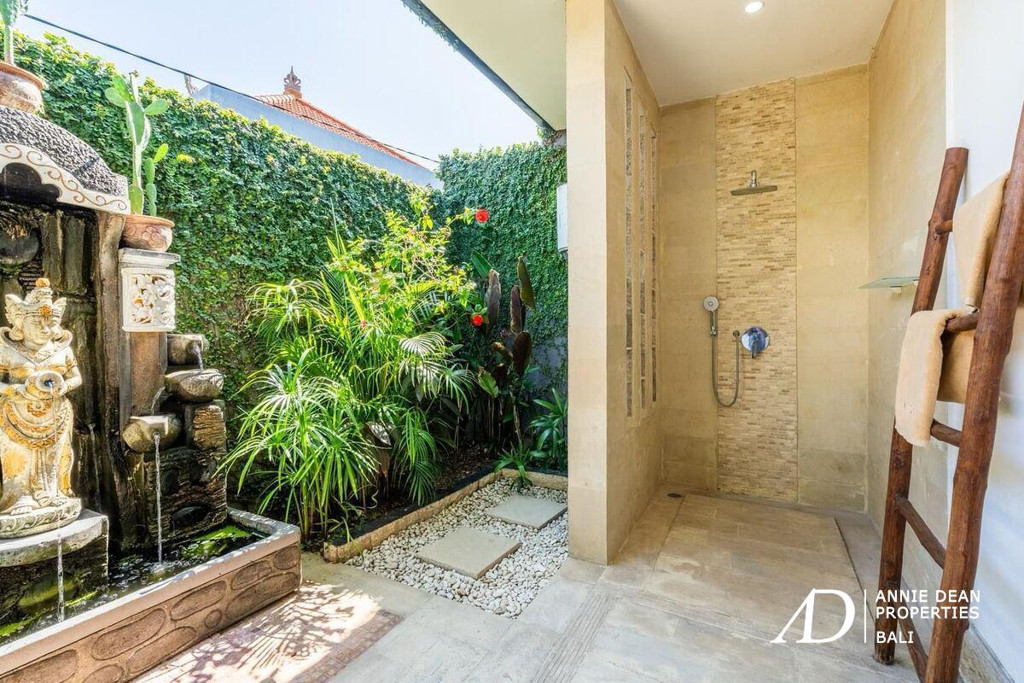 LEASEHOLD | TROPICAL MODERN BALINESE DESIGN VILLA IN KEROBOKAN