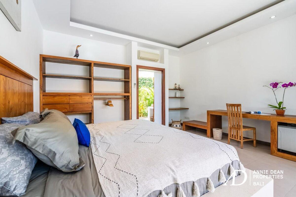 LEASEHOLD | TROPICAL MODERN BALINESE DESIGN VILLA IN KEROBOKAN