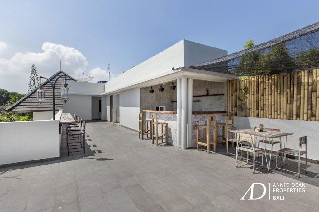 FREEHOLD MODERN 24-BEDROOM HOTEL IN THE HEART OF SEMINYAK, BALI