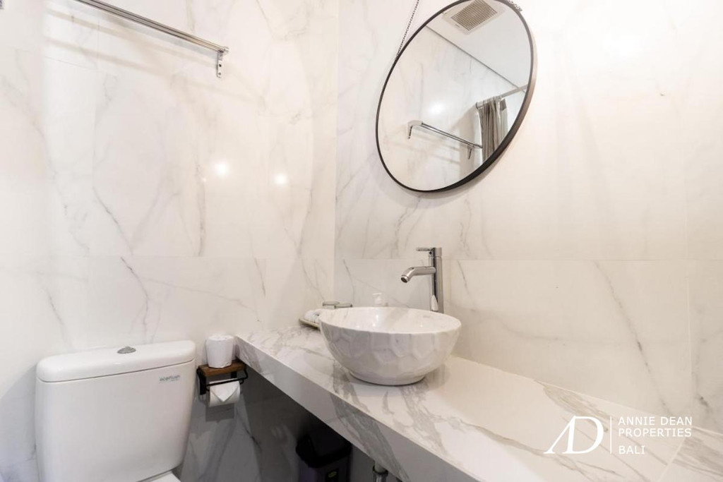 FREEHOLD MODERN 24-BEDROOM HOTEL IN THE HEART OF SEMINYAK, BALI