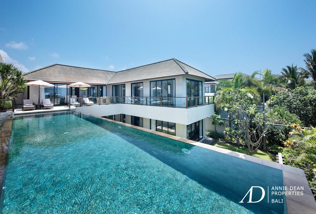 FREEHOLD | OCEAN VIEW INVESTMENT VILLA SET WITHIN A PRIVATE COMPLEX