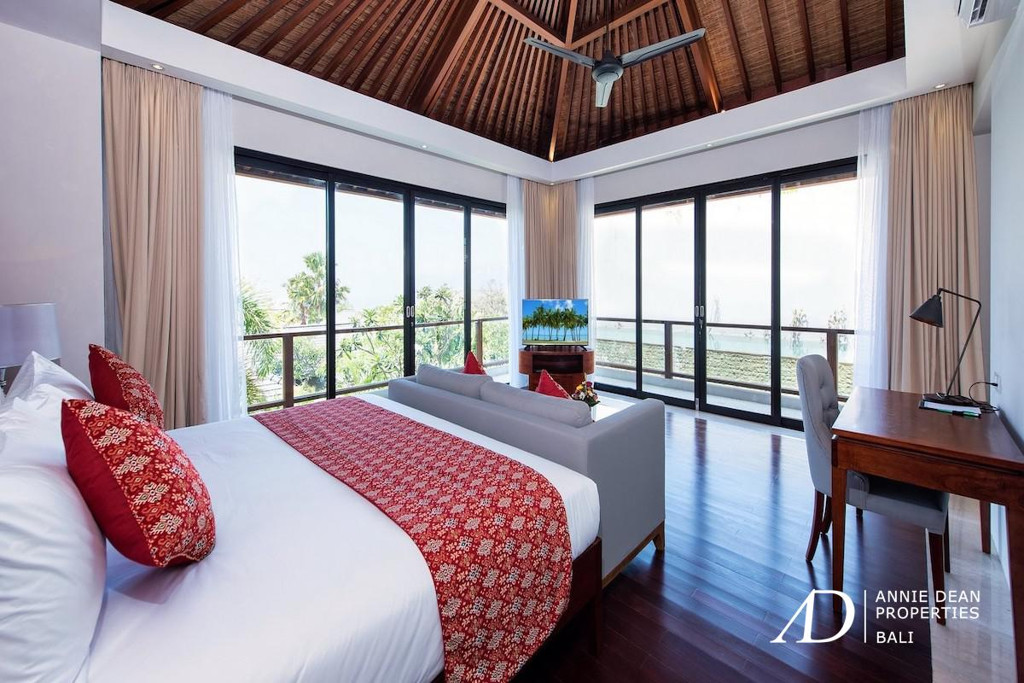 FREEHOLD | OCEAN VIEW INVESTMENT VILLA SET WITHIN A PRIVATE COMPLEX